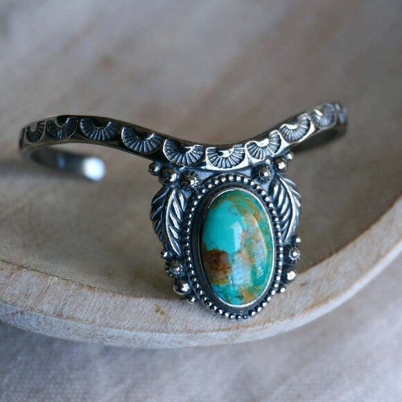 Exquisite Handcrafted Cuff Bracelet with Authentic Arizona Turquoise - Picture 1 of 11